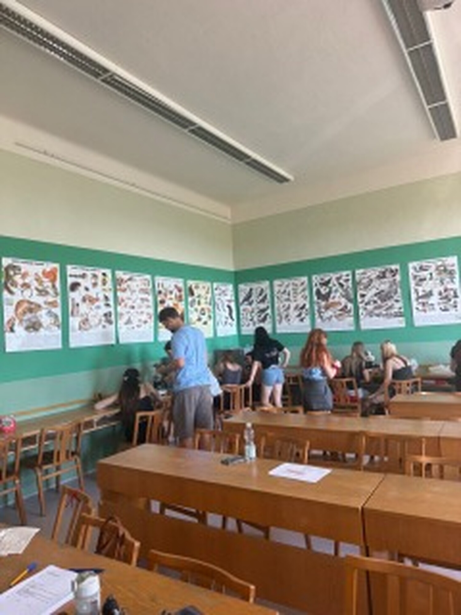 Studenti na Badatelském dni